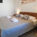 2 Bedroom Beautiful In Popovici Feriehus