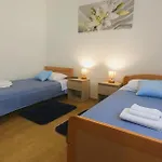 2 Bedroom Beautiful In Popovici *
