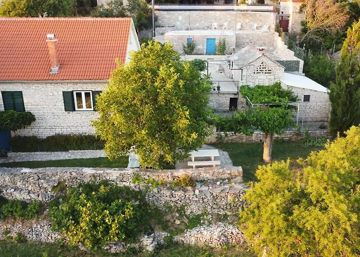 Vakantiehuis 2 Bedroom Beautiful In Popovici Popovici (Sibenik-Knin)