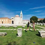 2 Bedroom Beautiful In Popovici Сasa de vacaciones *