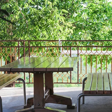 2 Bedroom Beautiful In Popovici Vakantiehuis Popovic