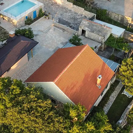 2 Bedroom Beautiful In Popovici * Popovic